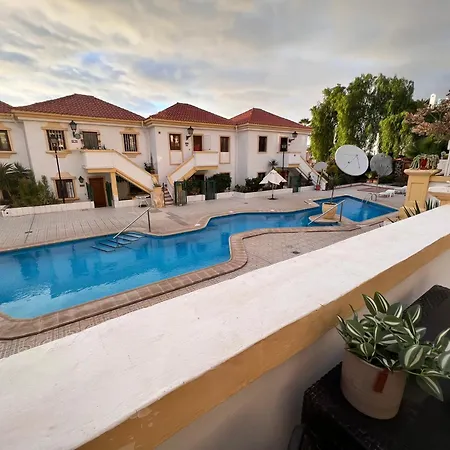 With Pools Διαμέρισμα